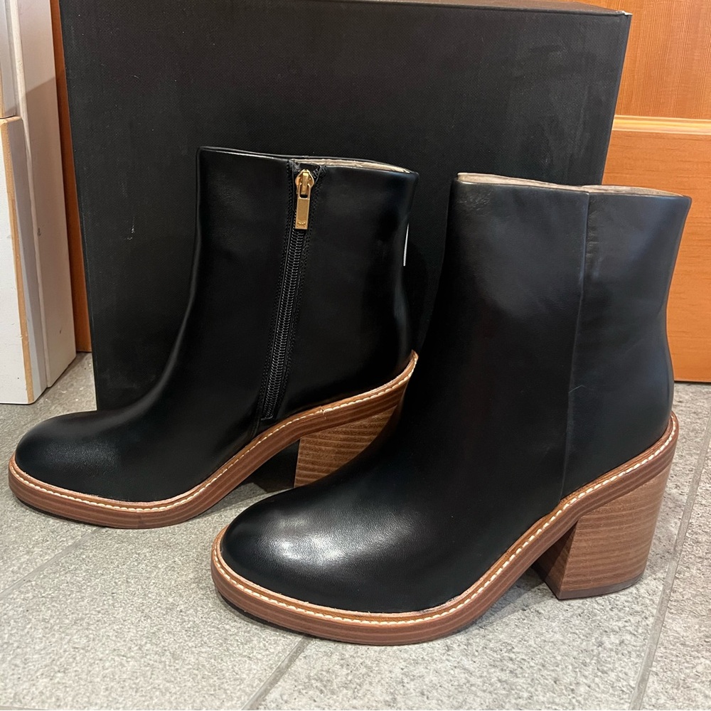 Marc Fisher LTD Haleena Black Leather Bootie, size 9